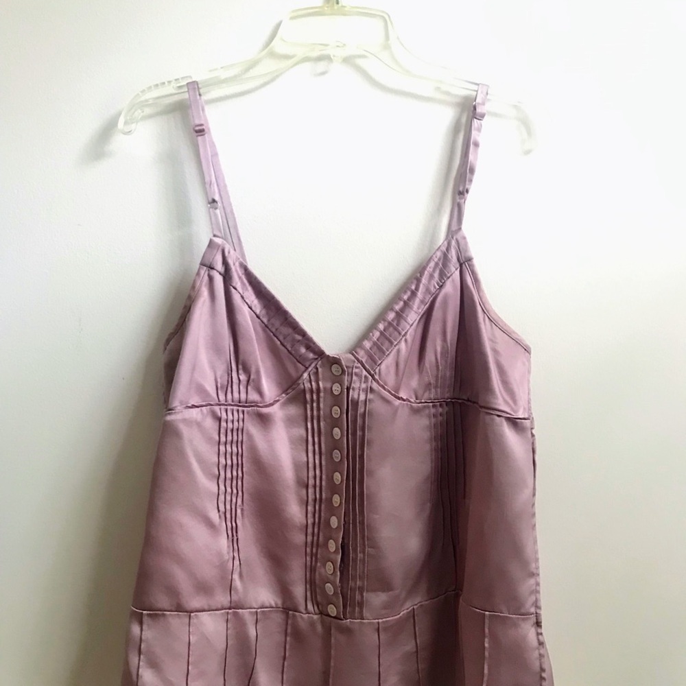 Marc Jacobs silk pin tucked detailed camisole styled pale mauve top.